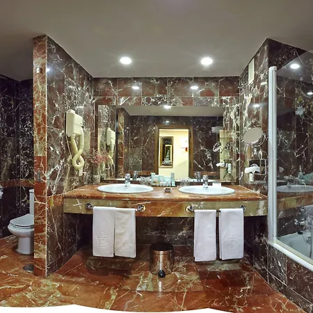 מלון De זמורה