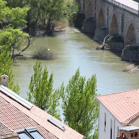 מלון De זמורה